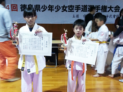 ��4�񓿓�����蓹�𗬑��