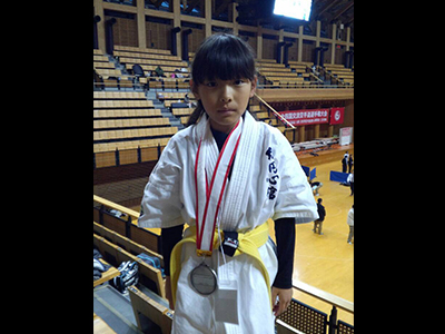 ��4�񓿓�����蓹�𗬑��